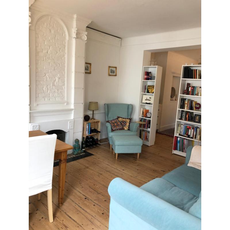 Fauteuil met bijpassende voetstoel (origineel Ikea Strandmon)