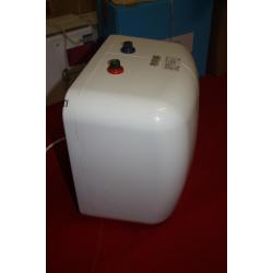 Electrische waterverwarmer voor onder de gootsteen