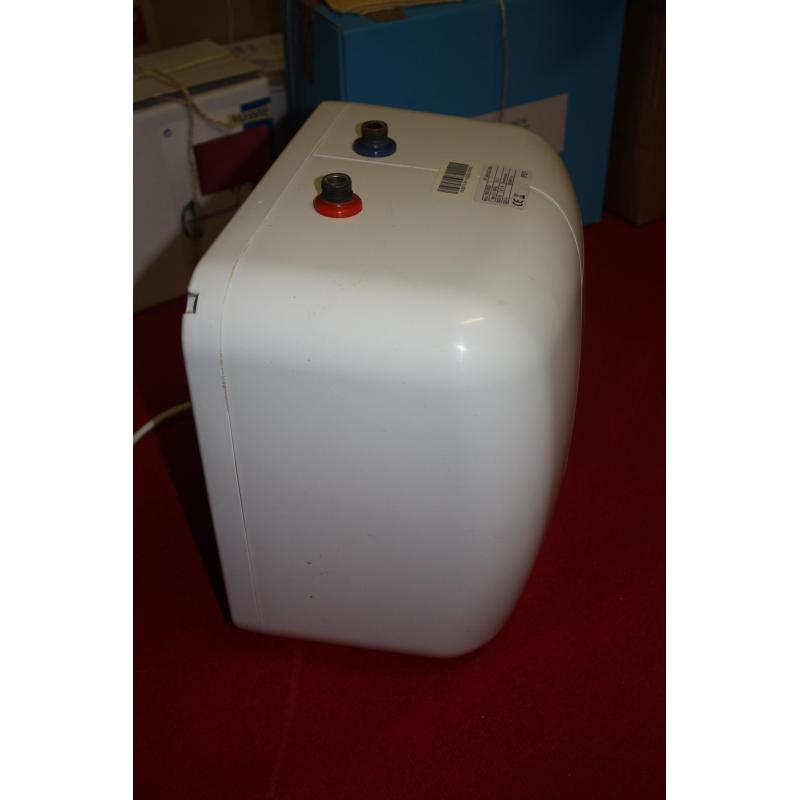 Electrische waterverwarmer voor onder de gootsteen