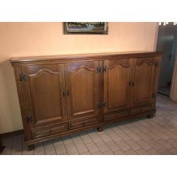 Volledige eetkamer ( 2 kasten, tafel en 6 stoelen)