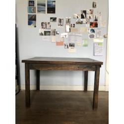 Houten Eettafel met donker groen blad