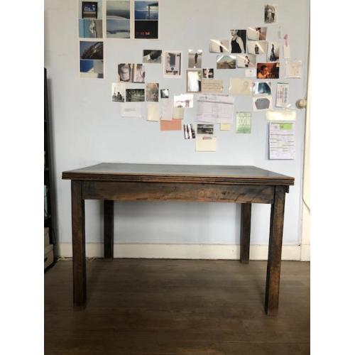 Houten Eettafel met donker groen blad
