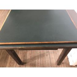 Houten Eettafel met donker groen blad