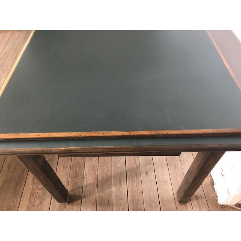 Houten Eettafel met donker groen blad