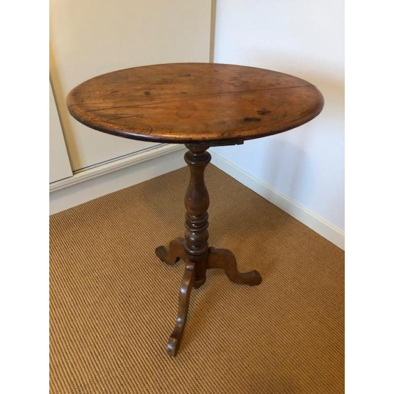 Mooi antiek klassiek houten bijzettafeltje