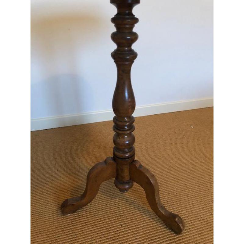 Mooi antiek klassiek houten bijzettafeltje
