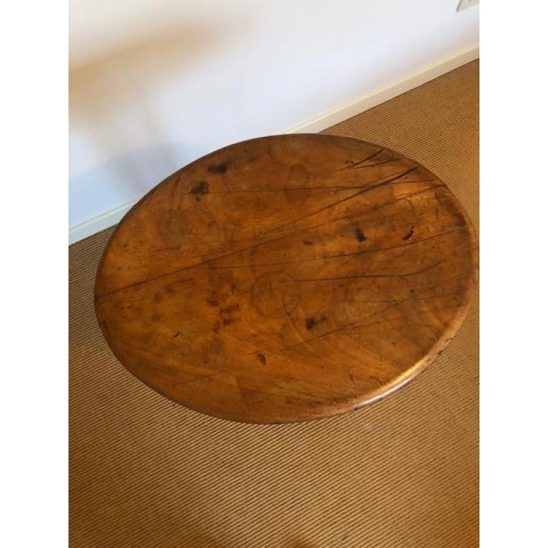 Mooi antiek klassiek houten bijzettafeltje