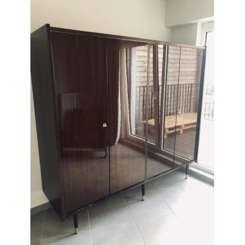 Vintage slaapkamer: Bed en bijhorende Kast