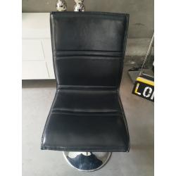 RONDE GLAZEN TAFEL MET 4 STOELEN