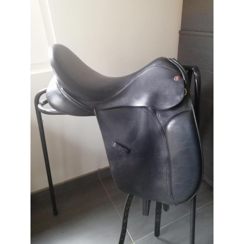 Dressuur zadel SPALDING  maat 17