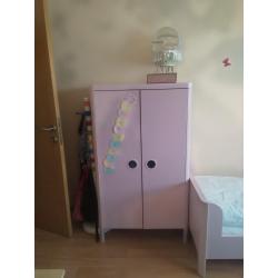 2x Ikea Busunge blauw en roze meegroeibed/ kledingkast/ ladekast