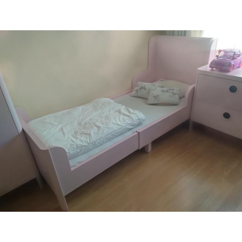 2x Ikea Busunge blauw en roze meegroeibed/ kledingkast/ ladekast
