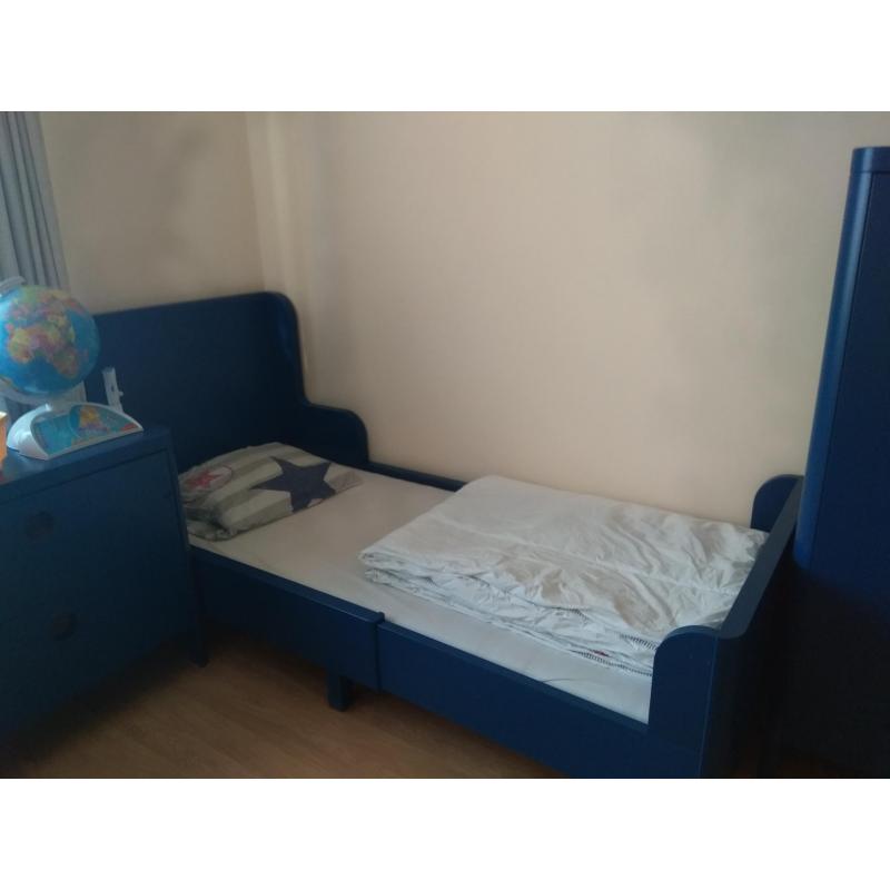 2x Ikea Busunge blauw en roze meegroeibed/ kledingkast/ ladekast