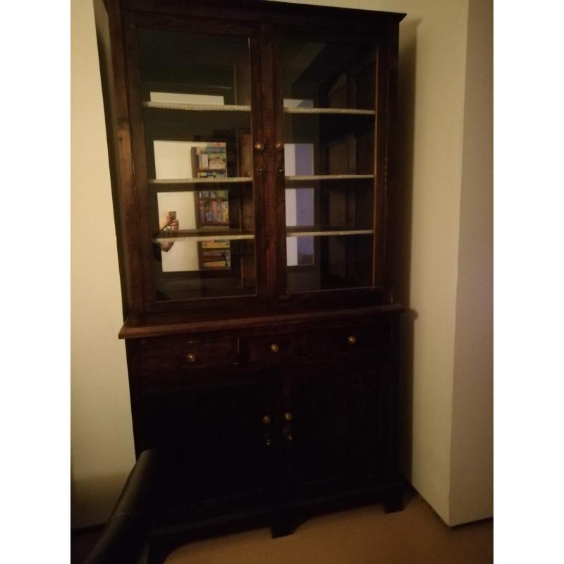 Authentieke, handgemaakte houten kast