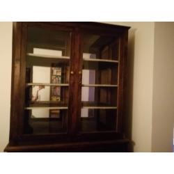 Authentieke, handgemaakte houten kast
