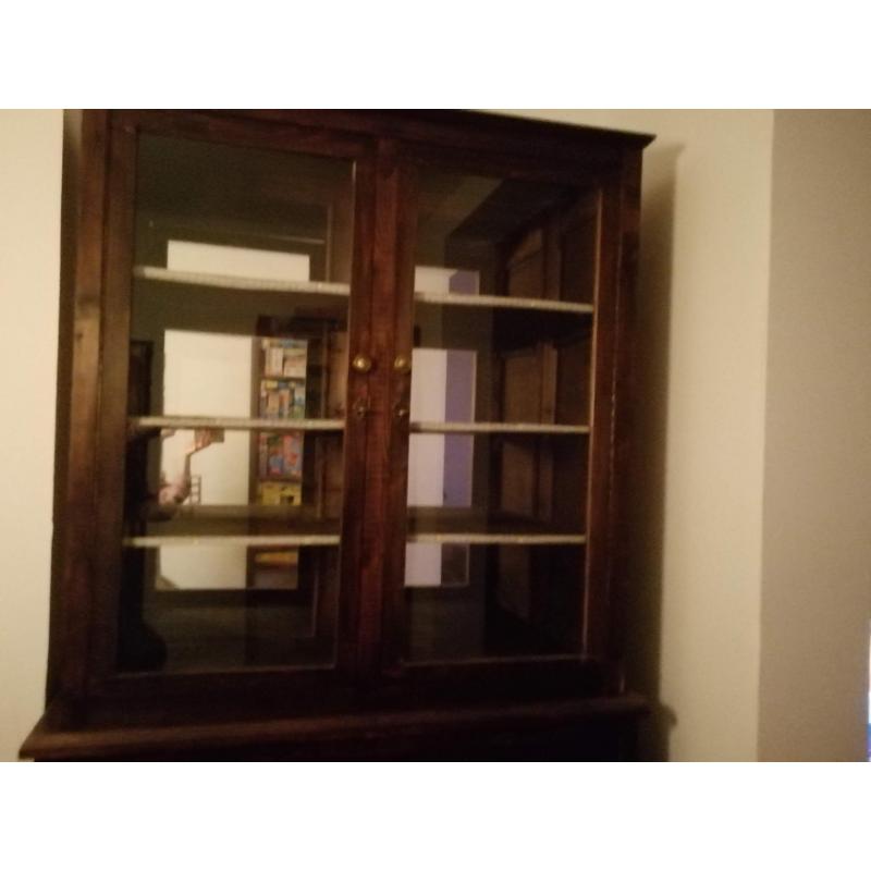 Authentieke, handgemaakte houten kast