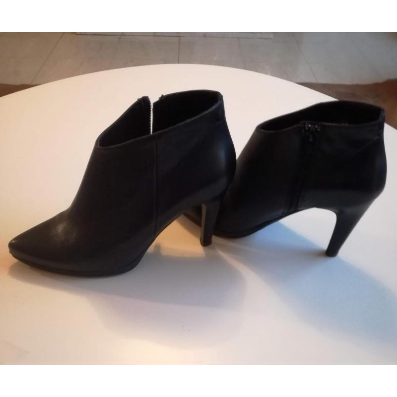 Korte laarsjes Louisa maat 38