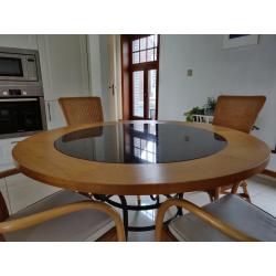 Eet tafel / Veranda tafel met vier bijhorende stoelen