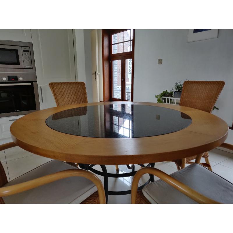 Eet tafel / Veranda tafel met vier bijhorende stoelen