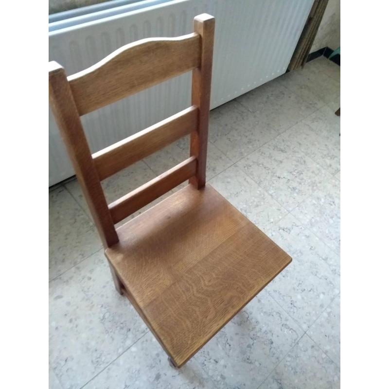 Eiken stoelen