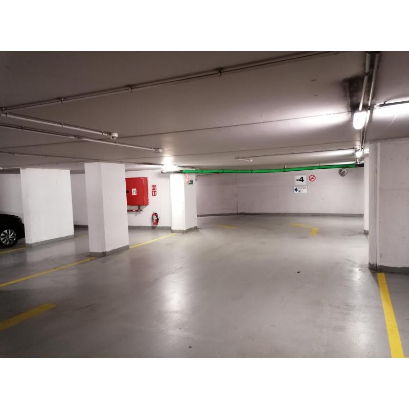 Parking Station Antwerpen-Centraal te huur