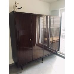 Vintage slaapkamer: Bed en bijhorende Kast