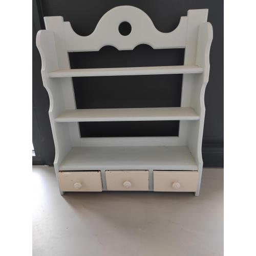 mooi decoratief kastje met 3 lades en om op te hangen