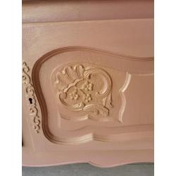 Roze Louis quinze vitrine met glitter