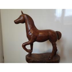 Te koop prachtig deco houtsnijwerk paard!