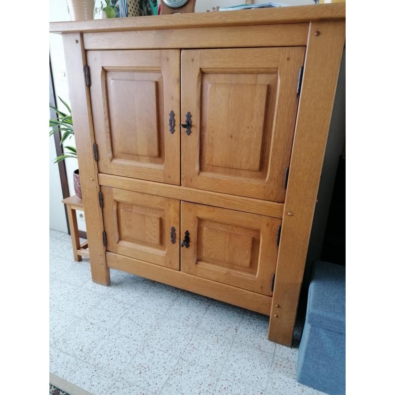 Complete eetkamer in massief eik