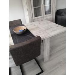 Uitschuifbare tafel