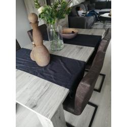 Uitschuifbare tafel