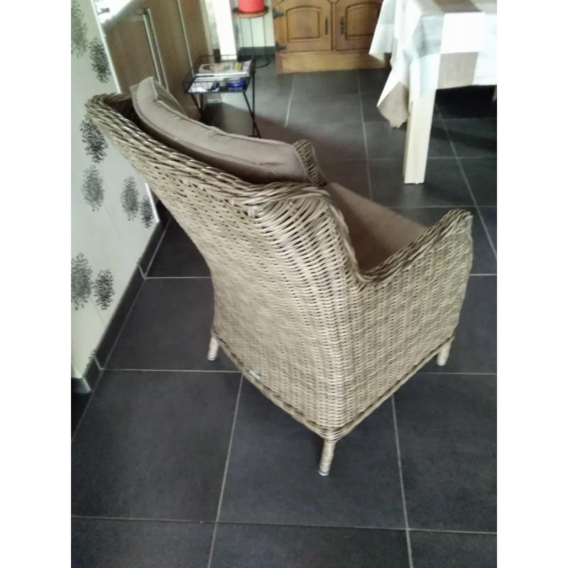 4 rotan stoelen met kussens