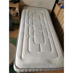 Eenpersoonsbed boxspring en matras