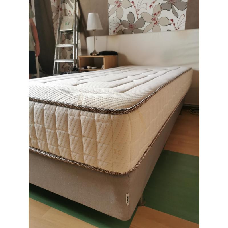 Eenpersoonsbed boxspring en matras
