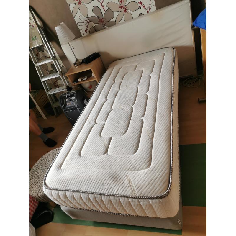 Eenpersoonsbed boxspring en matras