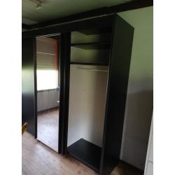 2 schuifdeur kleerkasten met grote spiegel in midden