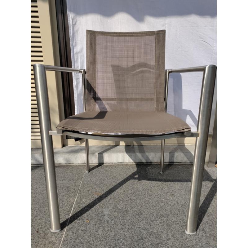 Tuintafel en zes stapelbare stoelen