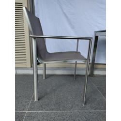 Tuintafel en zes stapelbare stoelen
