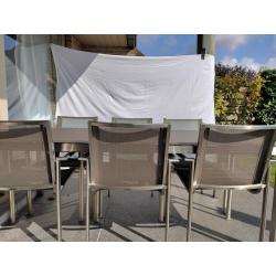 Tuintafel en zes stapelbare stoelen