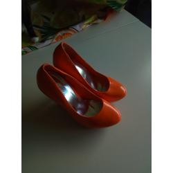 Mooie oranje pumps