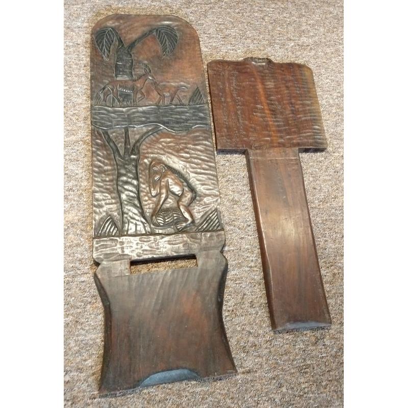 2 prachtige met de hand uitgesneden Afrikaanse stoelen