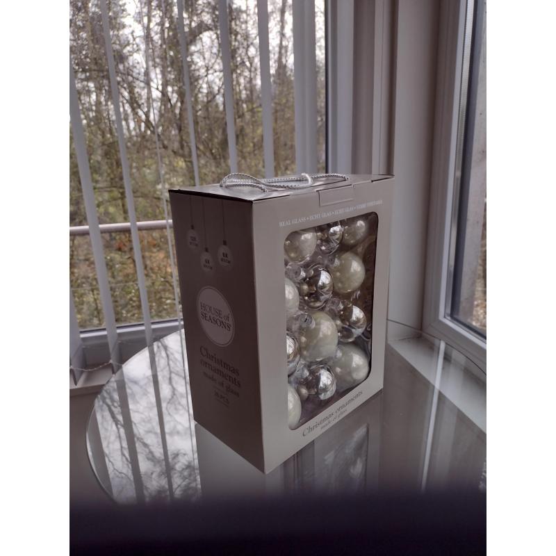 Set van 26 glazen kerstballen van House of Seasons