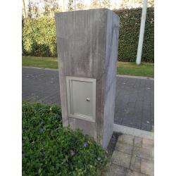 betonnen brievenbus