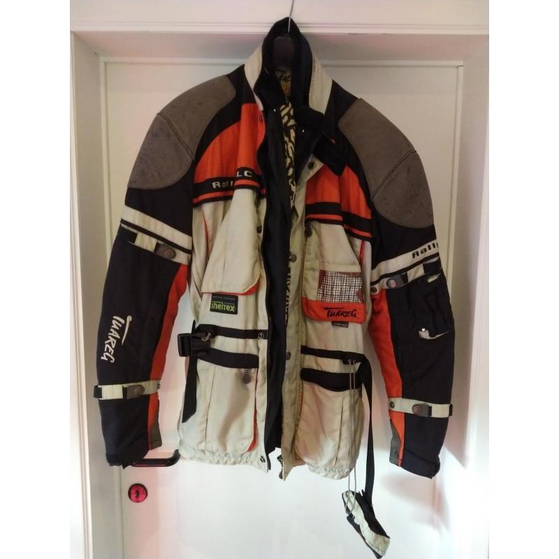 2-delig motorpak Tuareg -  Vest XXL - broek XL in prima staat