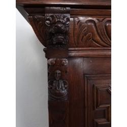 Mechelen kast met loodglas