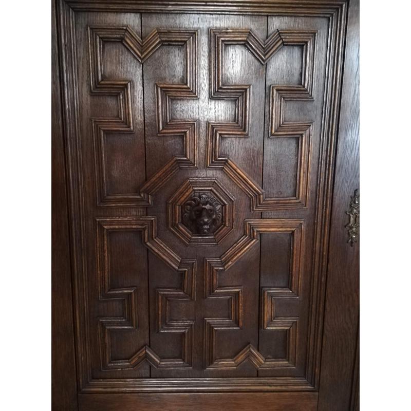 Mechelen kast met loodglas
