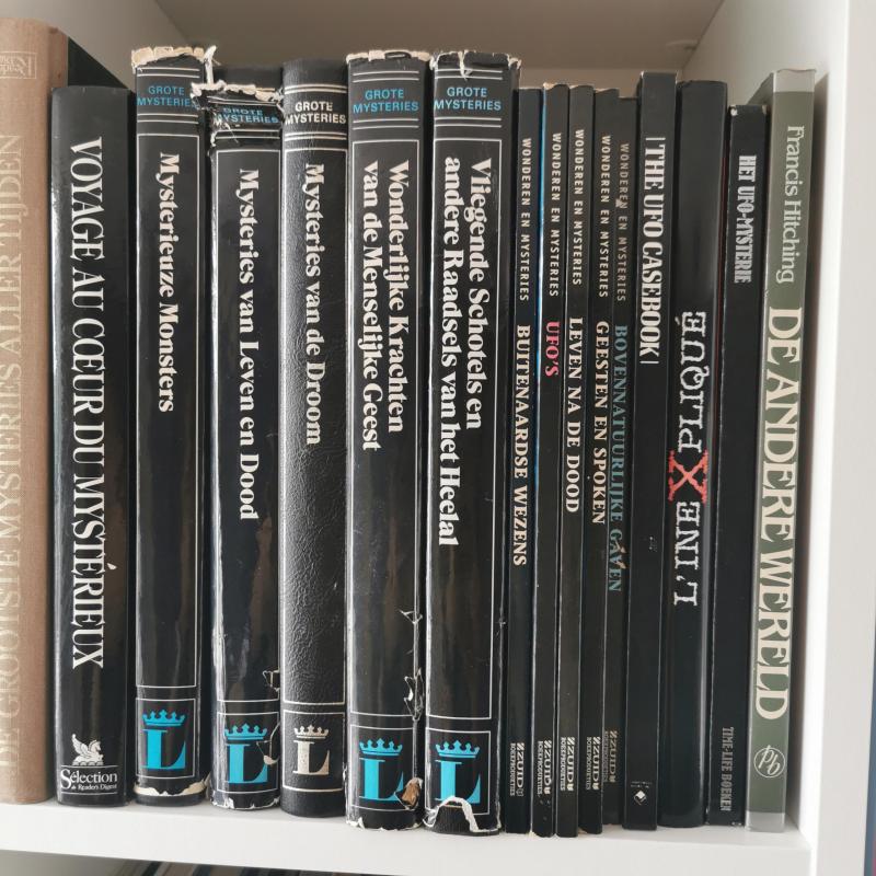 100 boeken over UFO’s en aanverwanten
