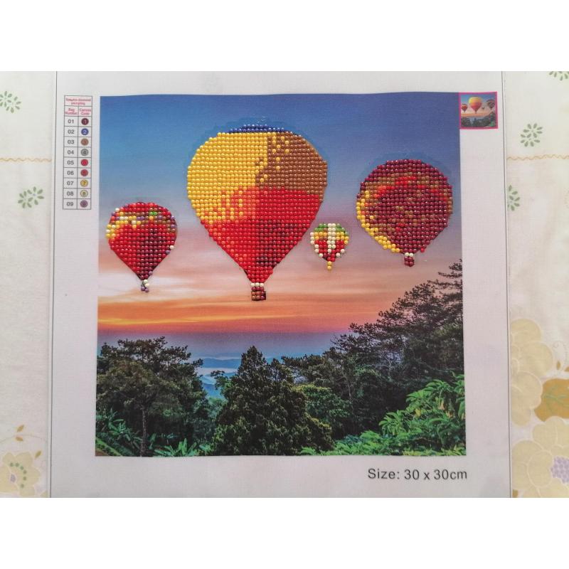Diamond Painting "Luchtballonnen" 30 x 30 cm afgewerkt