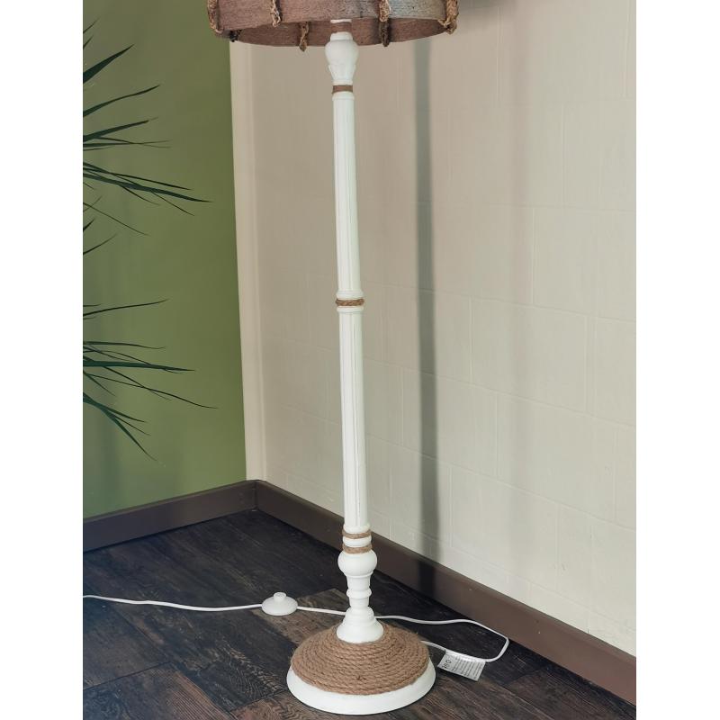 Handgemaakte vloerlamp.
